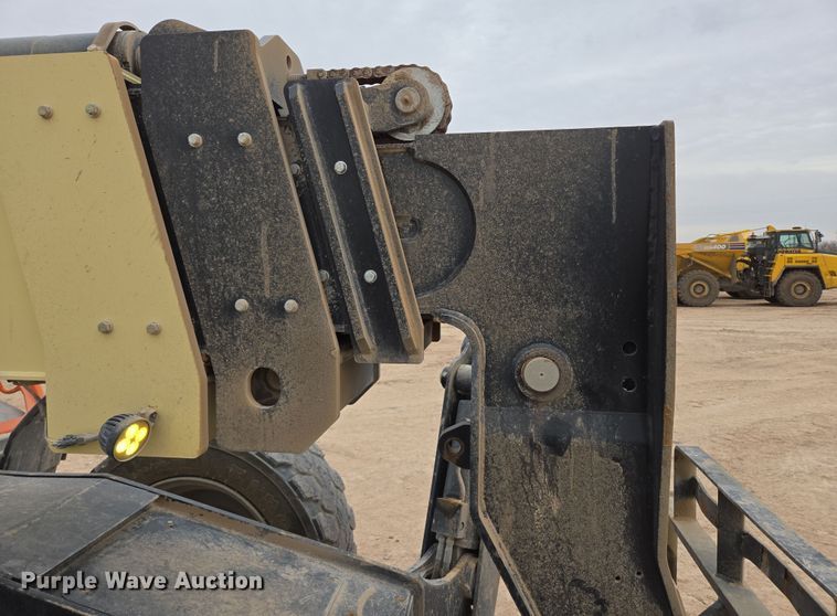 image for item DW1827 2019 JLG 1055 telehandler