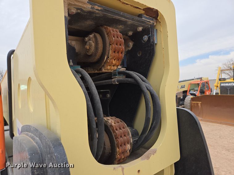 image for item DW1827 2019 JLG 1055 telehandler