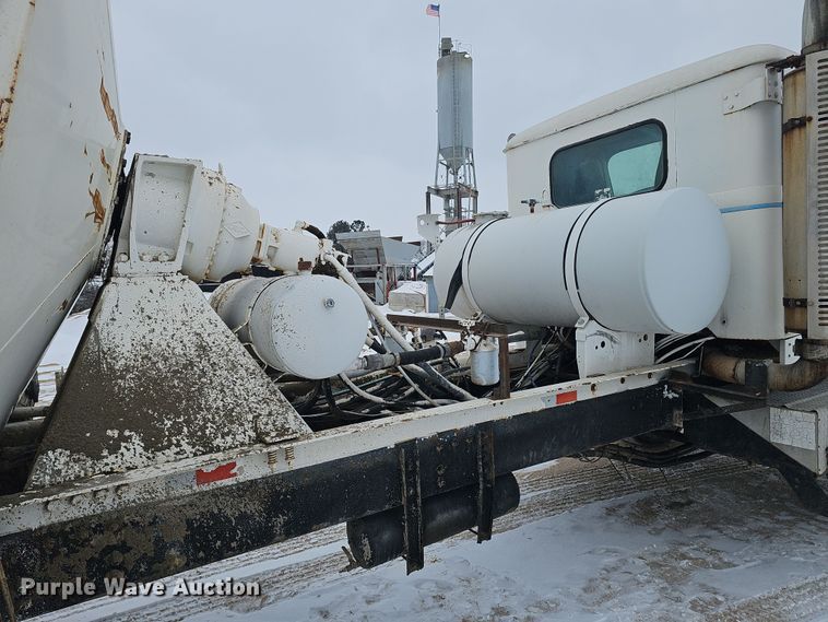 image for item DW3131 1987 Autocar ready mix truck