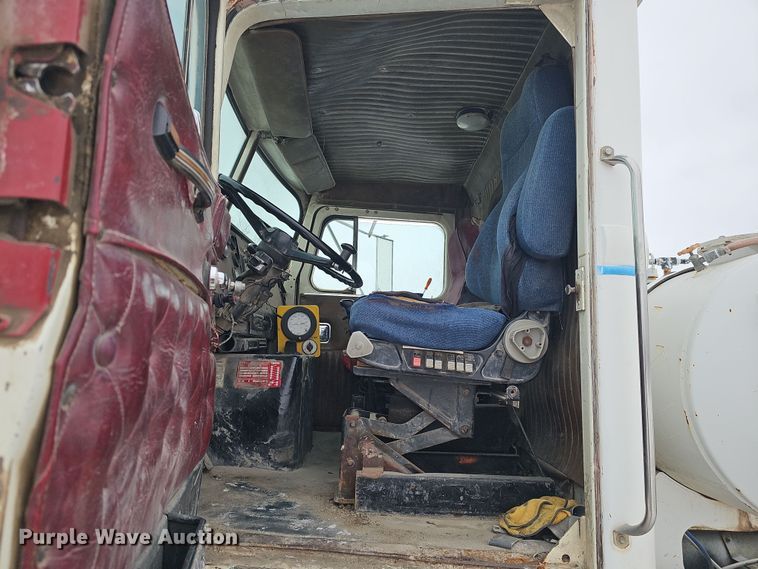 image for item DW3131 1987 Autocar ready mix truck