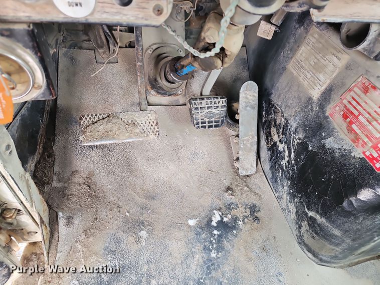 image for item DW3131 1987 Autocar ready mix truck