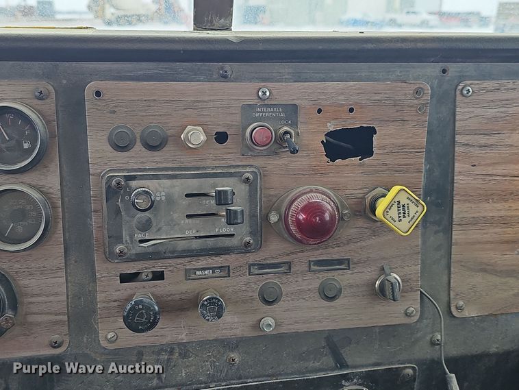 image for item DW3131 1987 Autocar ready mix truck