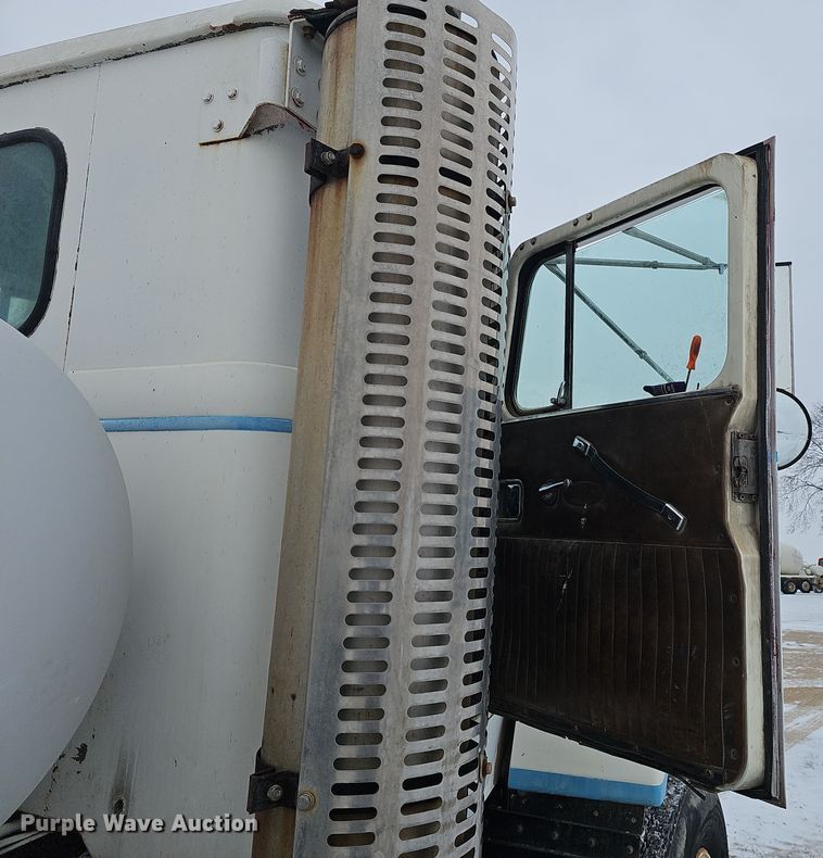 image for item DW3131 1987 Autocar ready mix truck