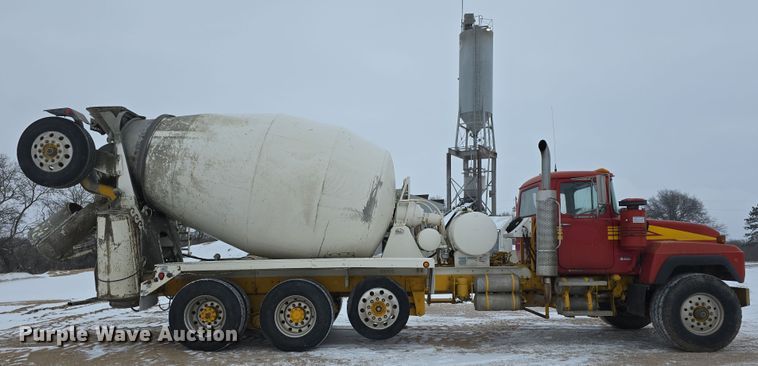 image for item DW3132 1998 Mack RD690S ready mix truck