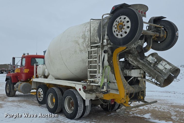 image for item DW3132 1998 Mack RD690S ready mix truck