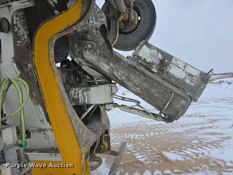 image for item DW3132 1998 Mack RD690S ready mix truck