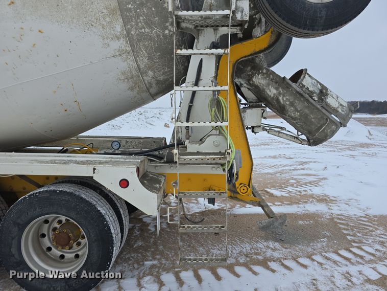 image for item DW3132 1998 Mack RD690S ready mix truck