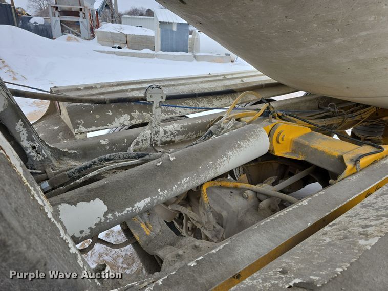 image for item DW3132 1998 Mack RD690S ready mix truck