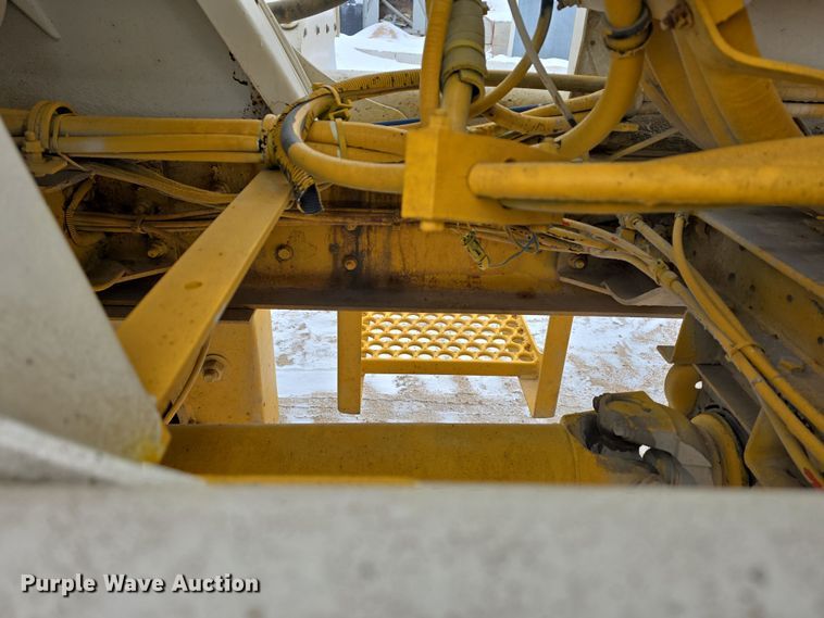 image for item DW3132 1998 Mack RD690S ready mix truck