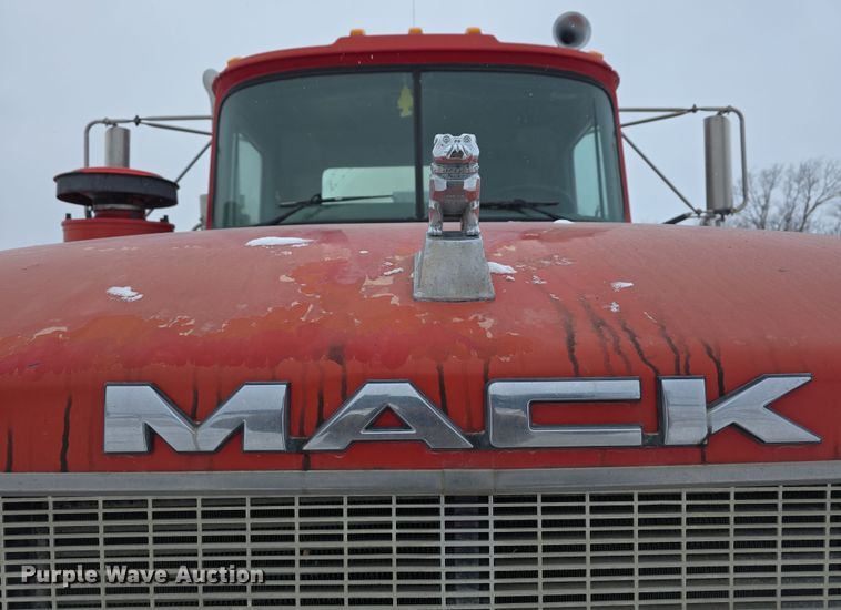 image for item DW3132 1998 Mack RD690S ready mix truck