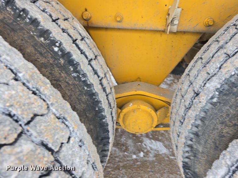 image for item DW3132 1998 Mack RD690S ready mix truck