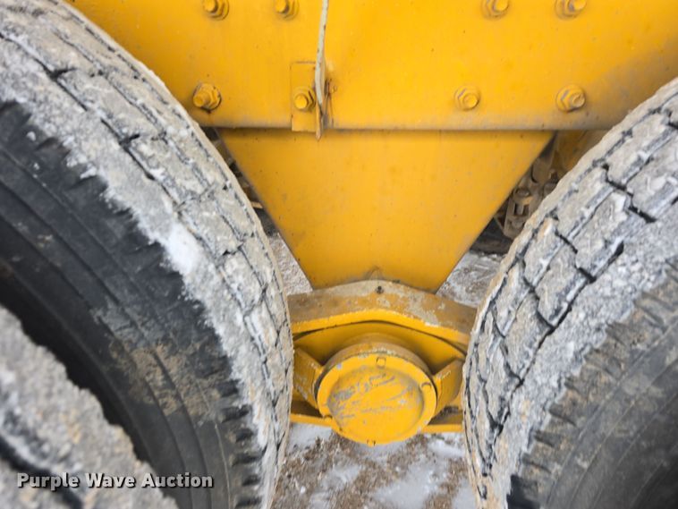 image for item DW3132 1998 Mack RD690S ready mix truck