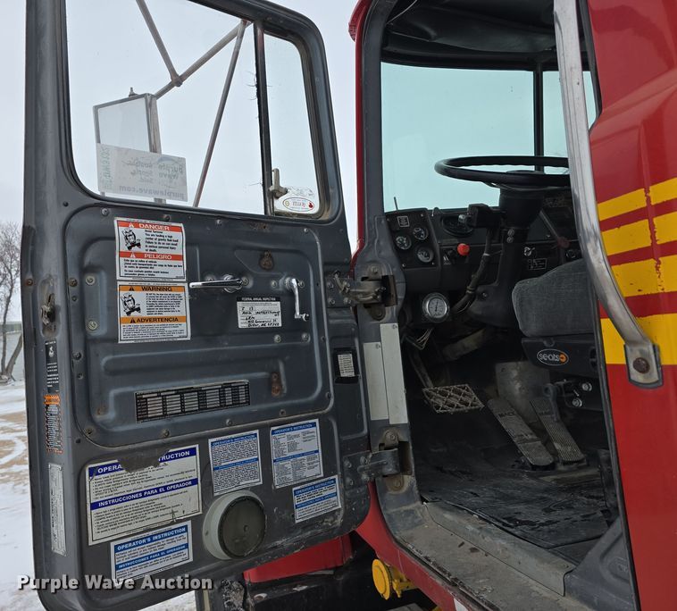 image for item DW3132 1998 Mack RD690S ready mix truck