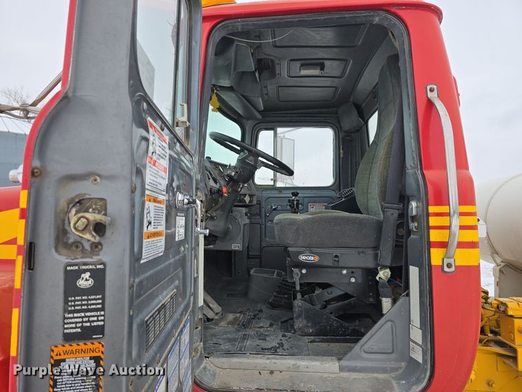 image for item DW3132 1998 Mack RD690S ready mix truck