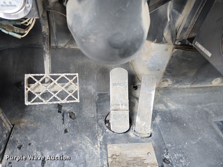 image for item DW3132 1998 Mack RD690S ready mix truck