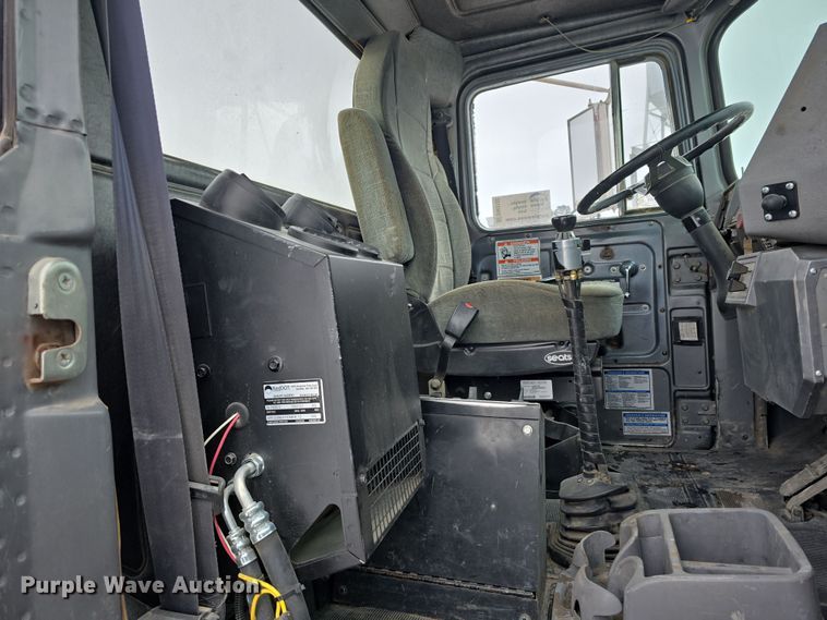 image for item DW3132 1998 Mack RD690S ready mix truck