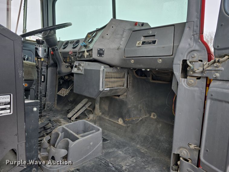 image for item DW3132 1998 Mack RD690S ready mix truck