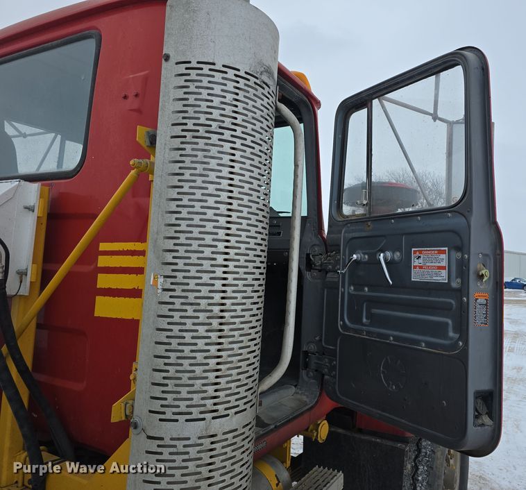 image for item DW3132 1998 Mack RD690S ready mix truck