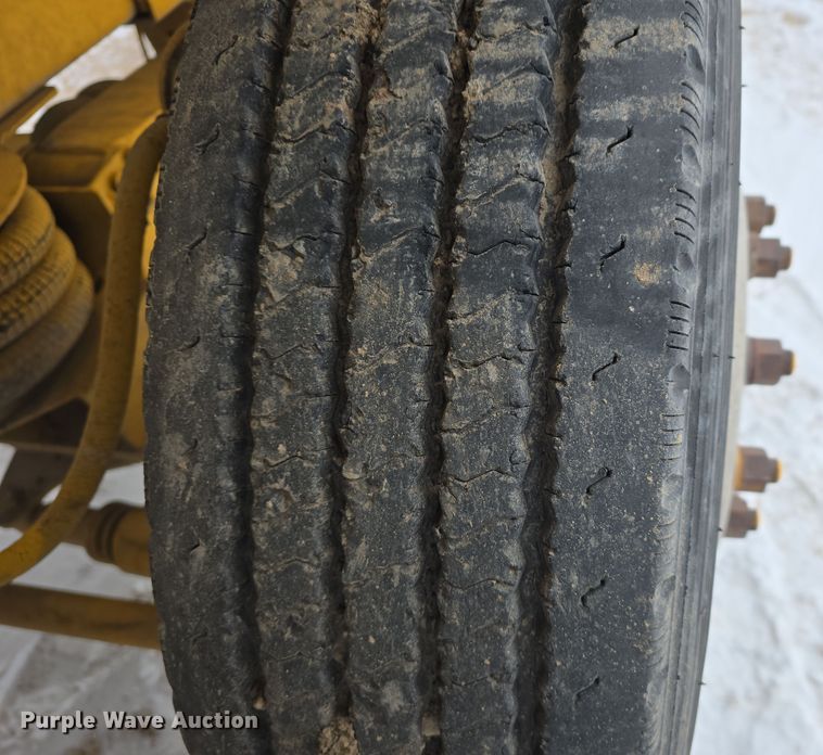 image for item DW3132 1998 Mack RD690S ready mix truck