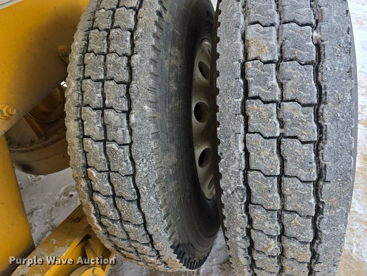 image for item DW3132 1998 Mack RD690S ready mix truck