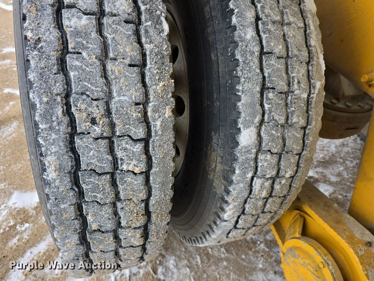 image for item DW3132 1998 Mack RD690S ready mix truck