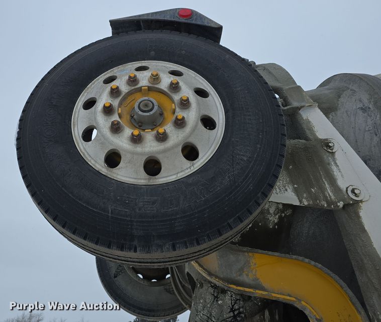 image for item DW3132 1998 Mack RD690S ready mix truck