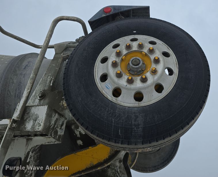 image for item DW3132 1998 Mack RD690S ready mix truck