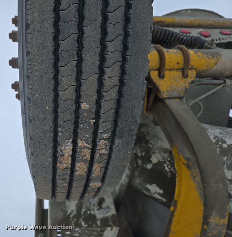 image for item DW3132 1998 Mack RD690S ready mix truck