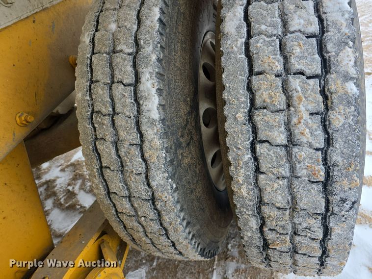 image for item DW3132 1998 Mack RD690S ready mix truck