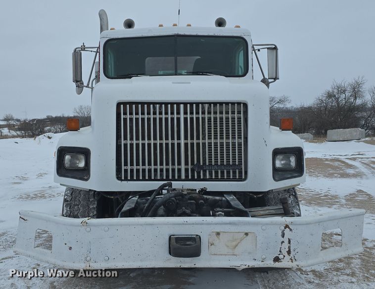 image for item DW3134 1999 International Paystar 5000 ready mix truck