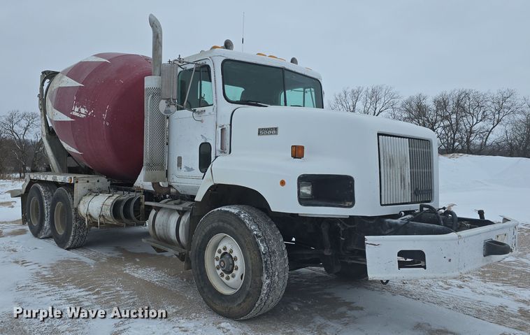 image for item DW3134 1999 International Paystar 5000 ready mix truck