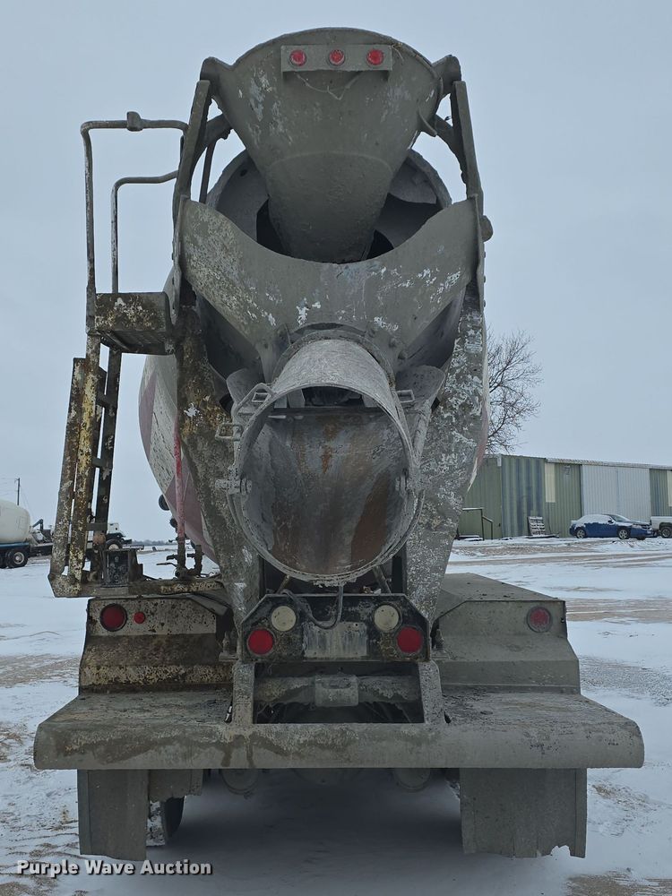 image for item DW3134 1999 International Paystar 5000 ready mix truck