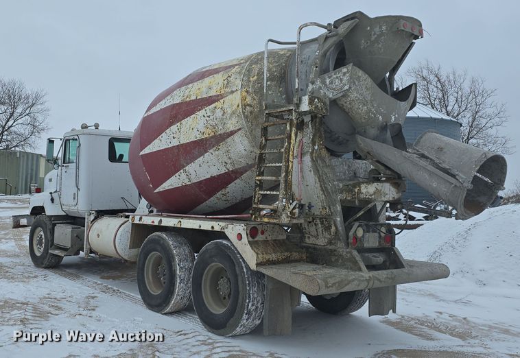 image for item DW3134 1999 International Paystar 5000 ready mix truck