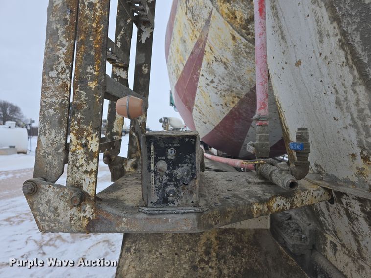 image for item DW3134 1999 International Paystar 5000 ready mix truck