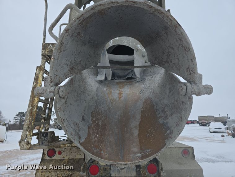 image for item DW3134 1999 International Paystar 5000 ready mix truck