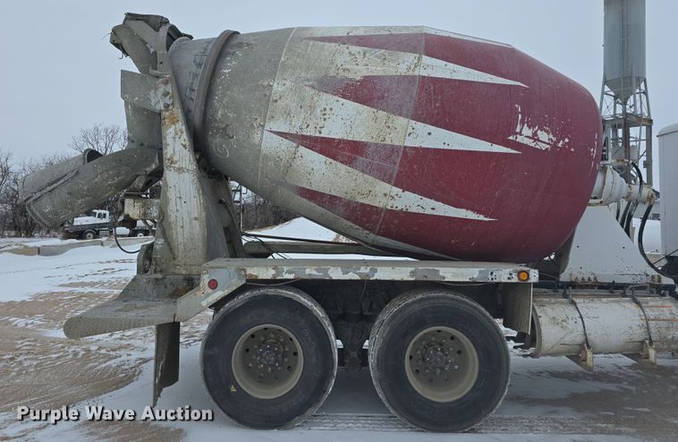 image for item DW3134 1999 International Paystar 5000 ready mix truck