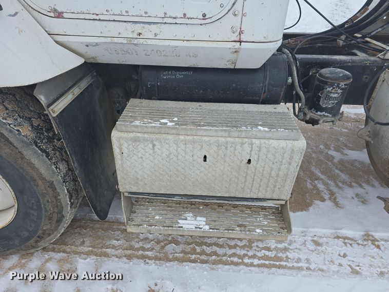 image for item DW3134 1999 International Paystar 5000 ready mix truck