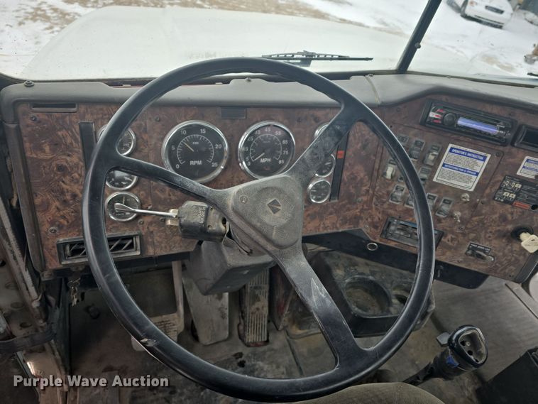 image for item DW3134 1999 International Paystar 5000 ready mix truck