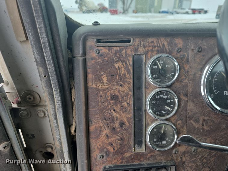 image for item DW3134 1999 International Paystar 5000 ready mix truck