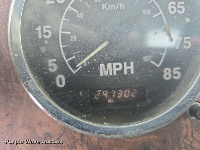 image for item DW3134 1999 International Paystar 5000 ready mix truck