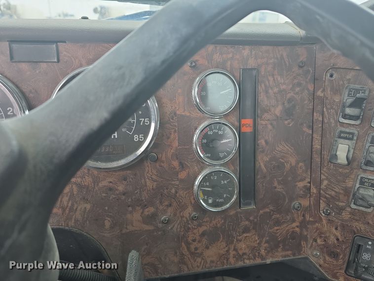 image for item DW3134 1999 International Paystar 5000 ready mix truck