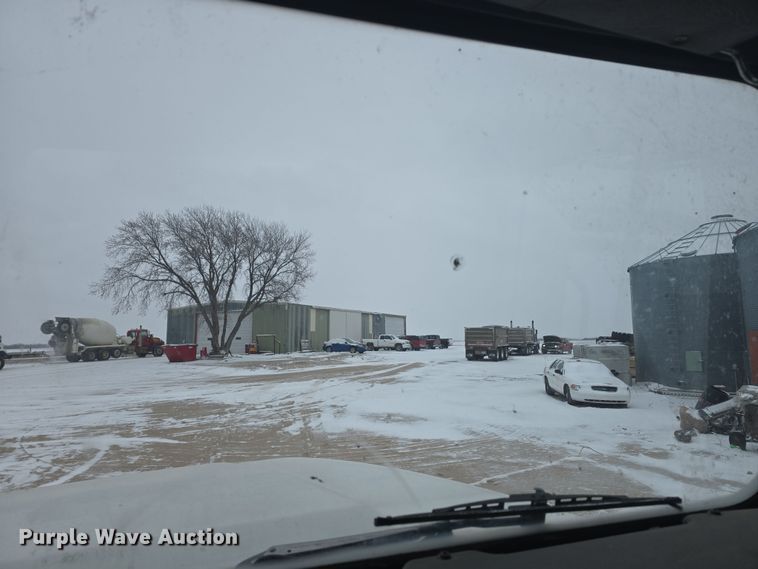 image for item DW3134 1999 International Paystar 5000 ready mix truck