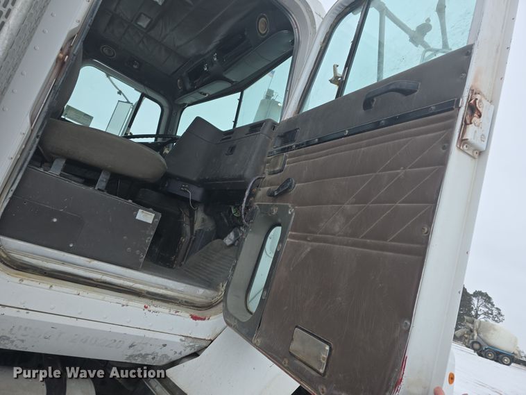 image for item DW3134 1999 International Paystar 5000 ready mix truck