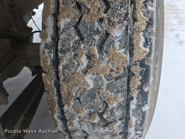 image for item DW3134 1999 International Paystar 5000 ready mix truck