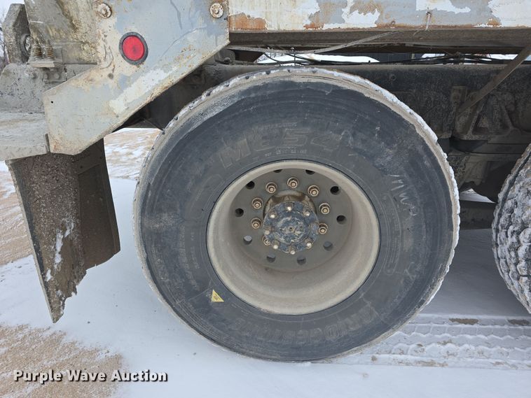 image for item DW3134 1999 International Paystar 5000 ready mix truck