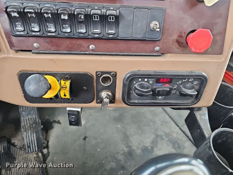 image for item DW3138 2014 Western Star 4900 EX glider kit dump truck