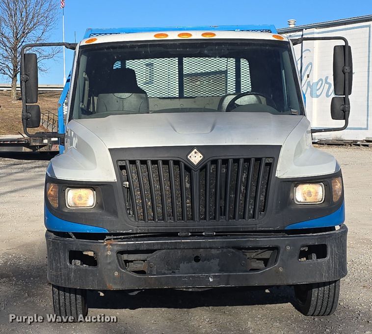 image for item DW3142 2013 International TerraStar flatbed truck