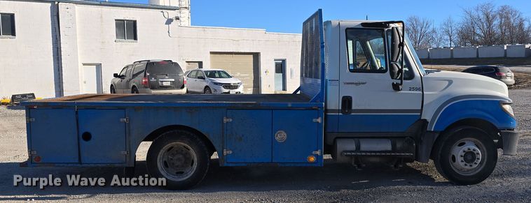 image for item DW3142 2013 International TerraStar flatbed truck