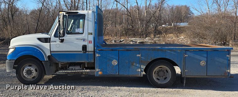 image for item DW3142 2013 International TerraStar flatbed truck
