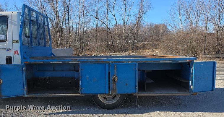 image for item DW3142 2013 International TerraStar flatbed truck